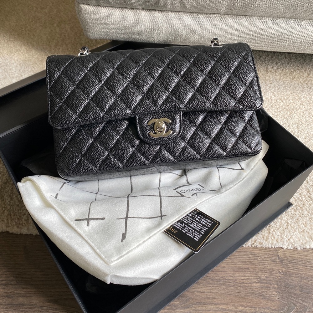 SOLD Chanel medium classic double flap in caviar - Picture 1 of 12